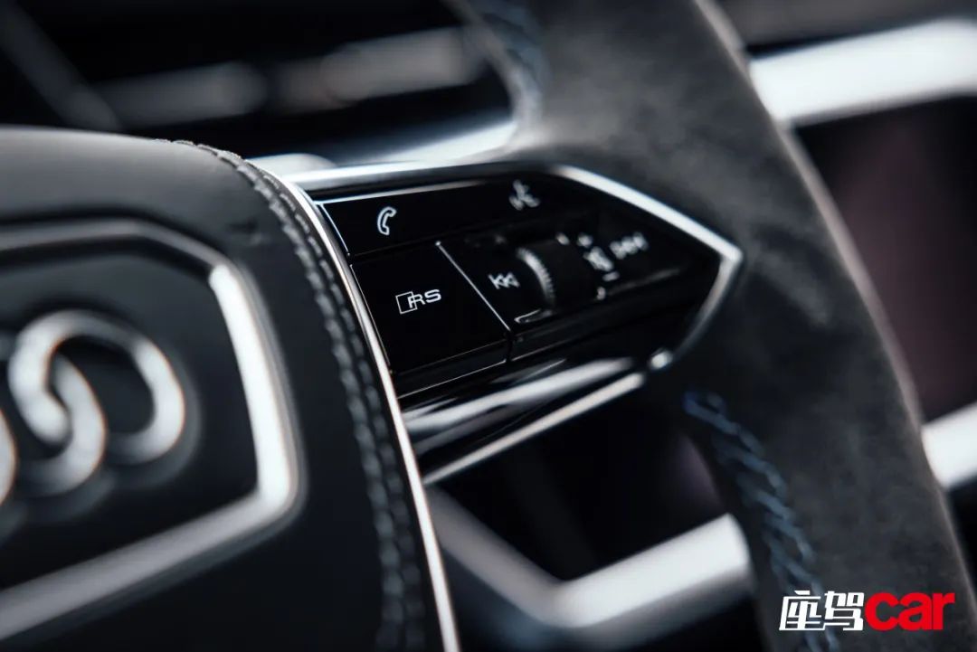 战斗力爆表|海外试驾奥迪最美顶级“战斗机器”