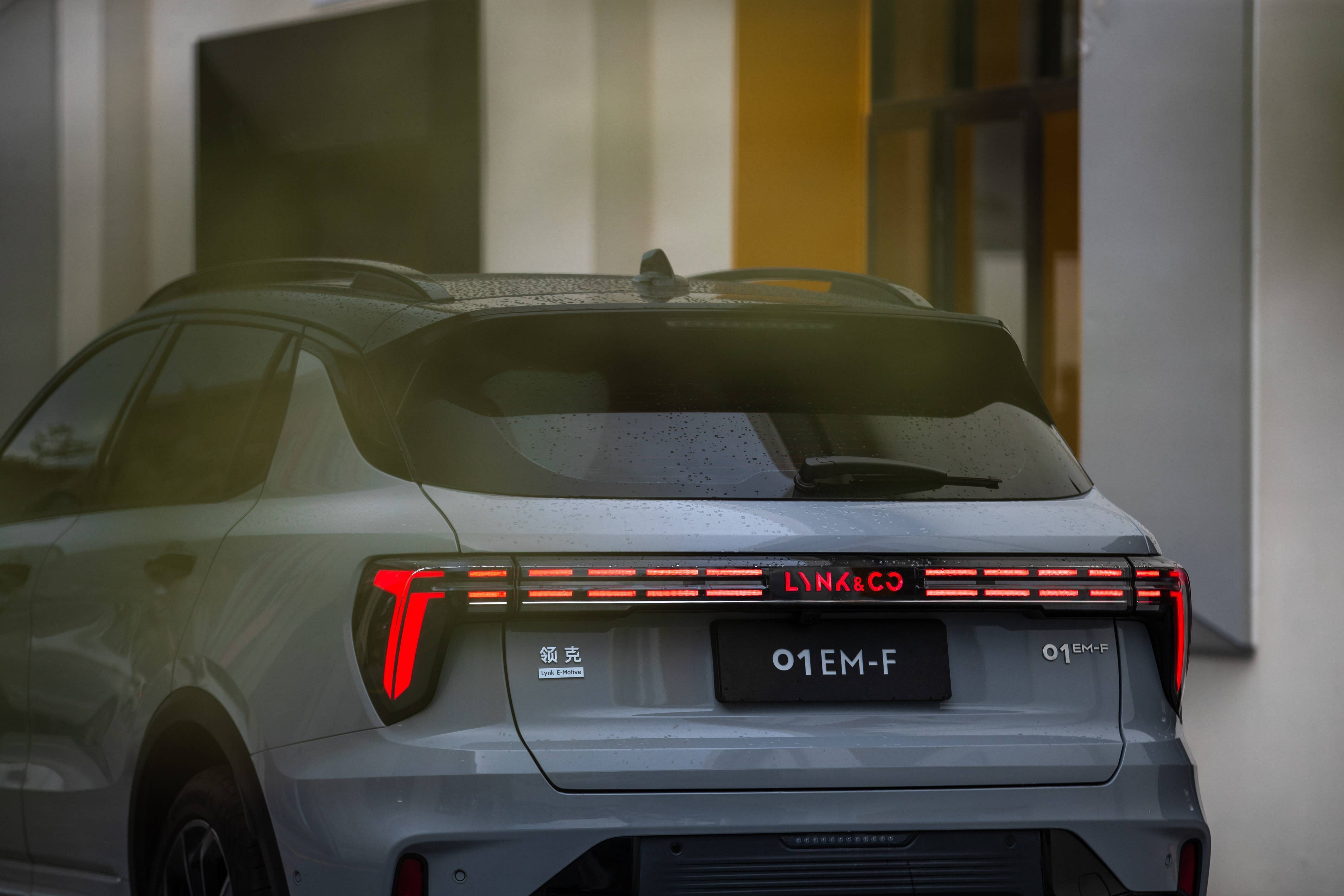 纯电动汽车和混动汽车比较,电动汽车是纯电的好还是混动的好