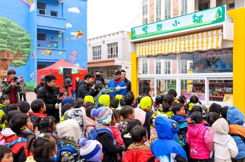 八年爱心公益路,捷豹路虎百年辉煌