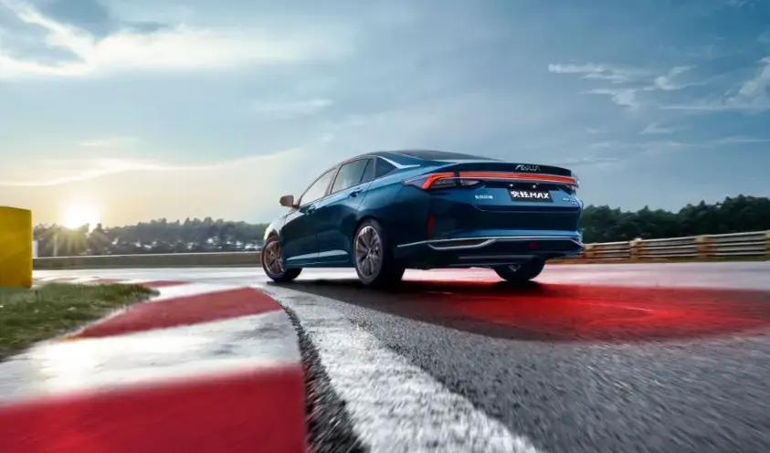 风神奕炫宽体轿车,赛道级宽体家轿