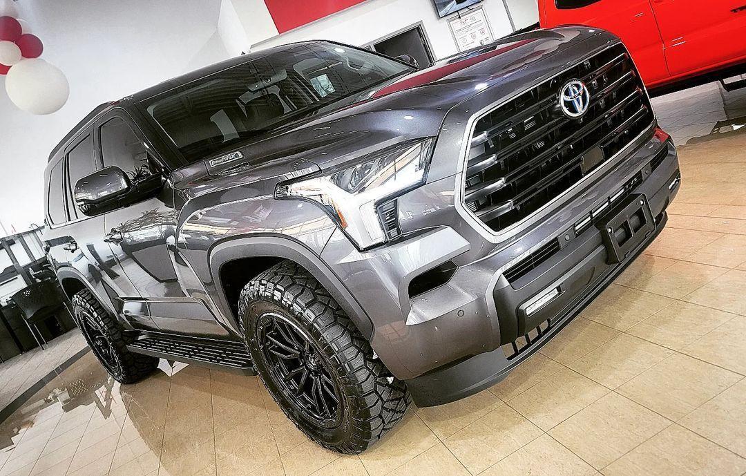 最新款丰田红杉越野性能,丰田红杉与途锐