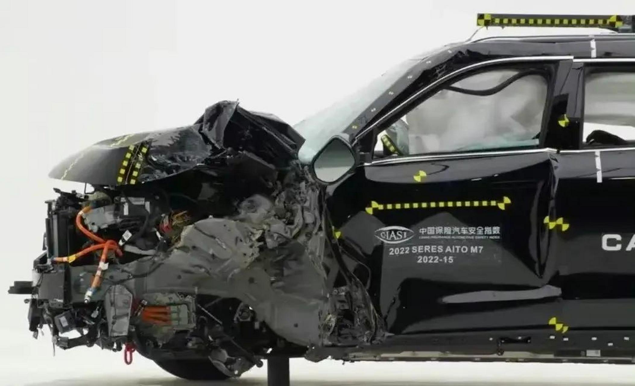 兵败如山倒！民族企业华为也带不动了，问界销量断崖式下滑！