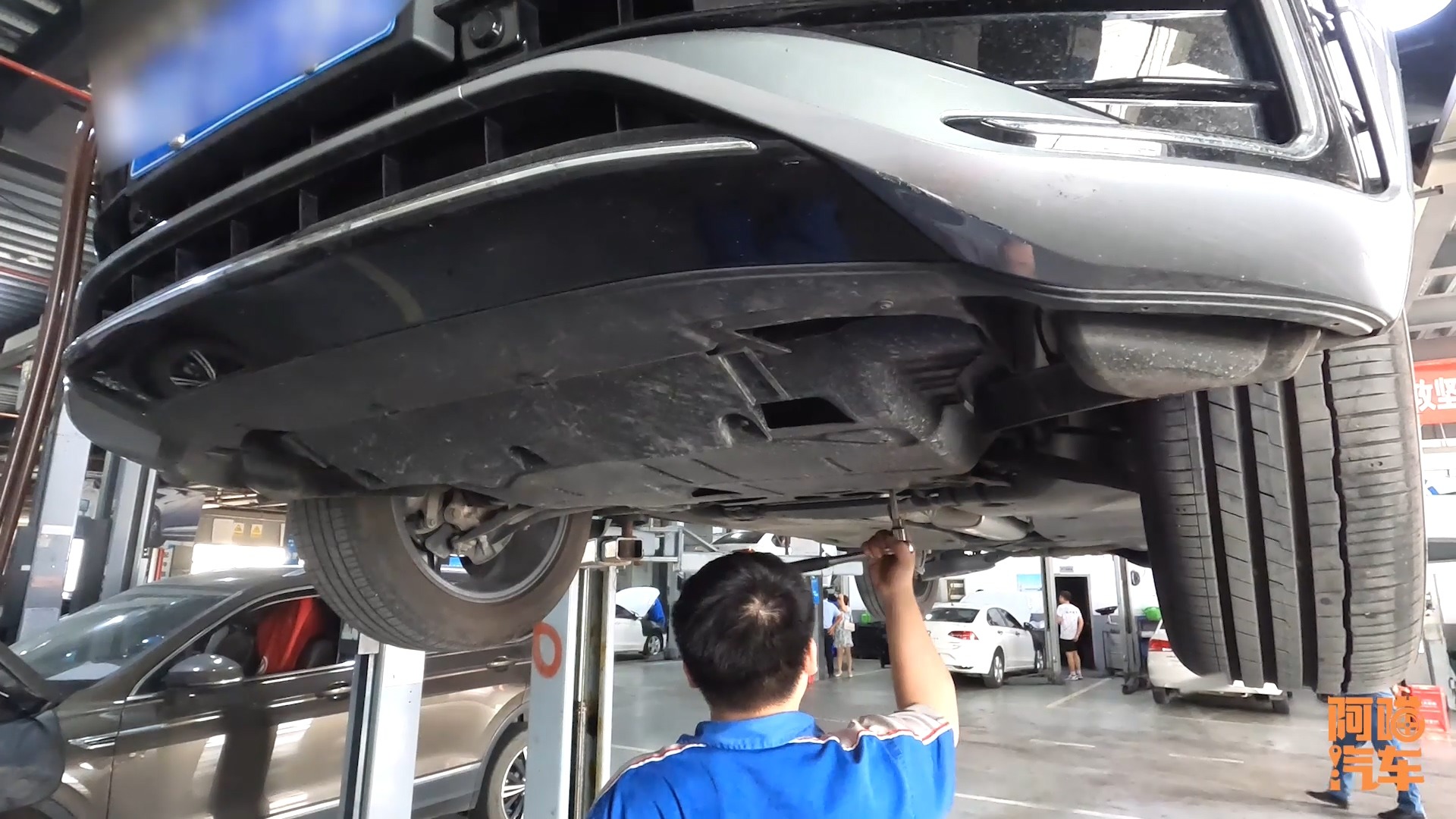 新车首保怎么看机油有没有换过,首保免费机油需要升级吗