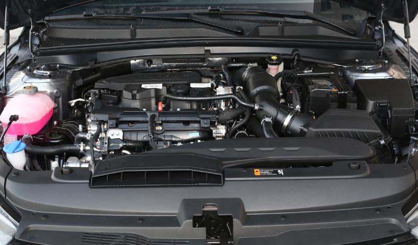 起亚k5和名图怎么选,起亚k5和名图哪个更省油