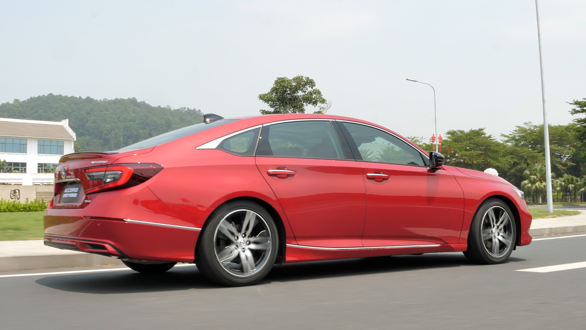 本田新款雅阁和新款凯美瑞怎么选,雅阁2022款幻夜尊贵和凯美瑞2.5g