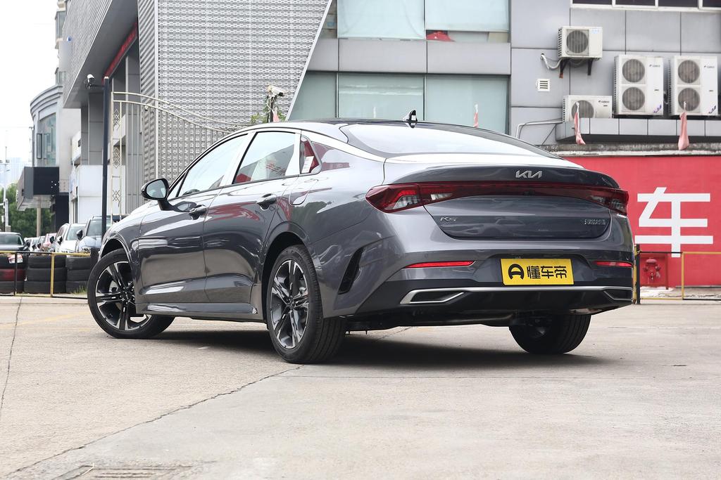 起亚k5适合家用吗,实用油耗低毛病少的家用车