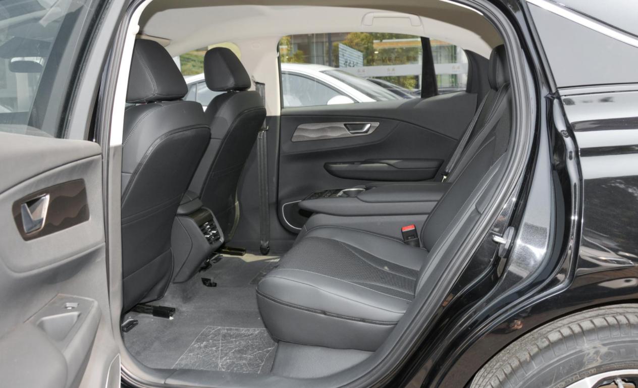 红旗e-qm5售价23.98万元,红旗e-qm5体验日