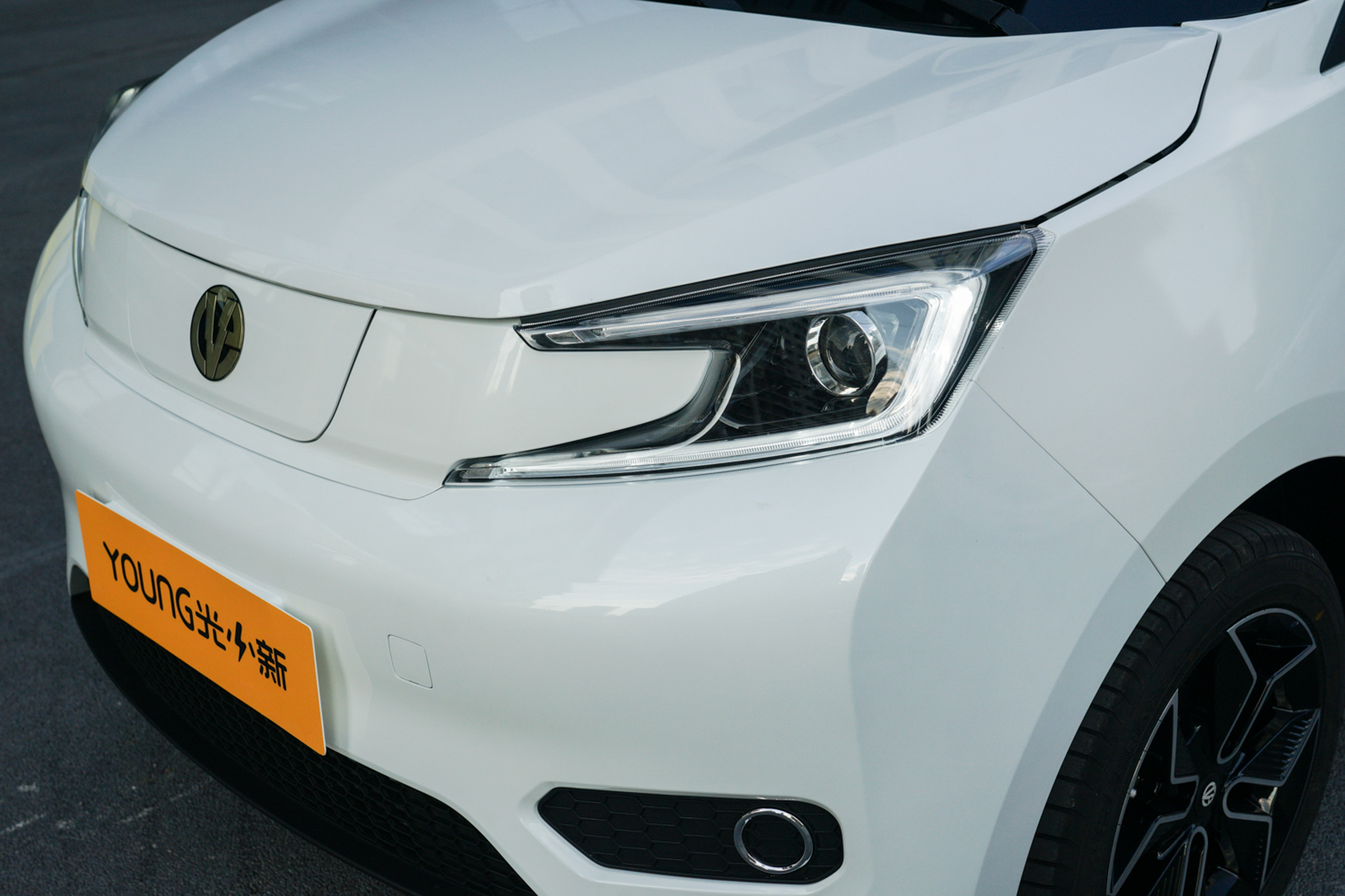 电动屋全新跨界车来了，YOUNG光小新购买手册