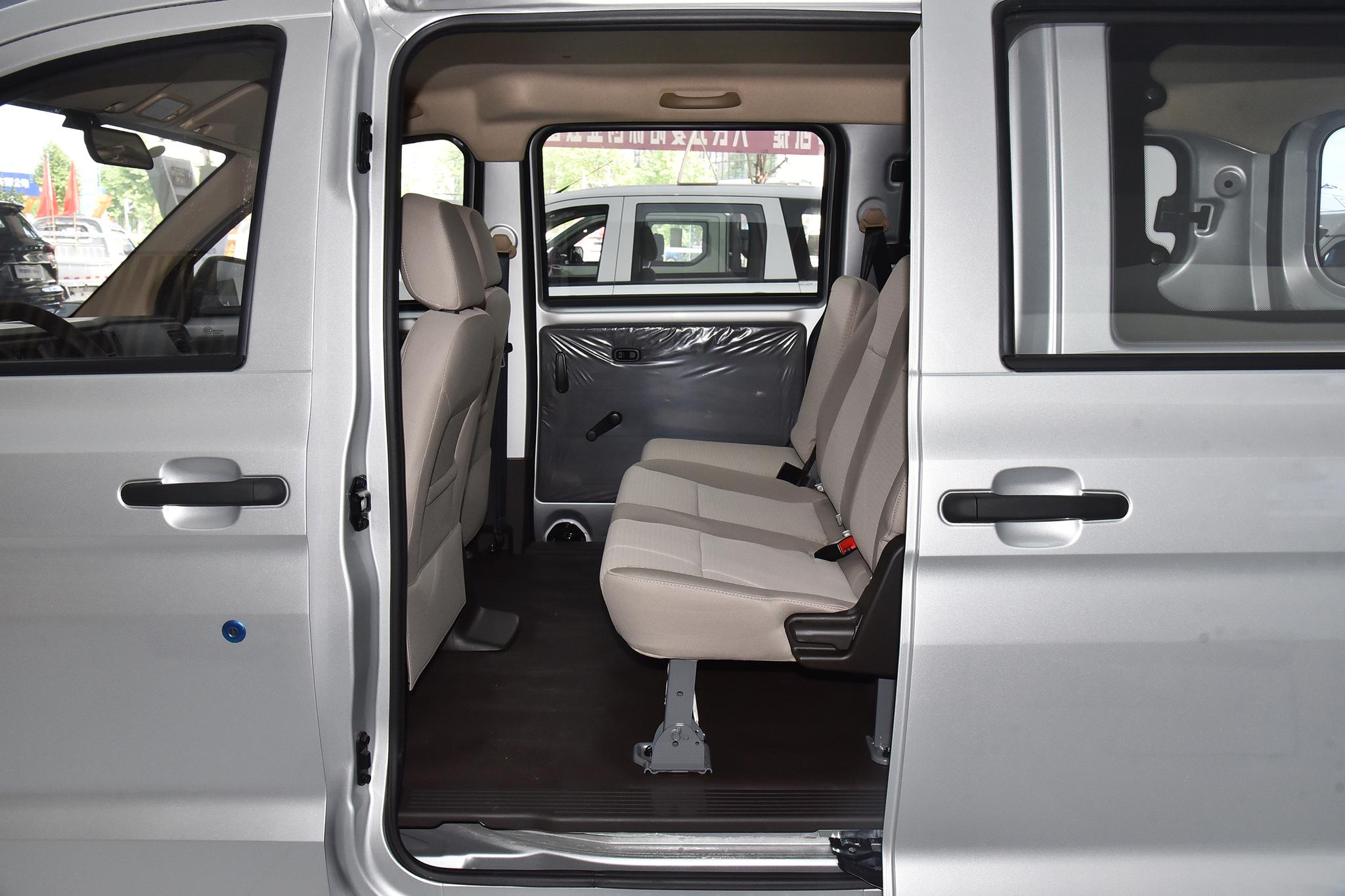 五菱宏光v耐用吗,五菱宏光v算不算中型面包车