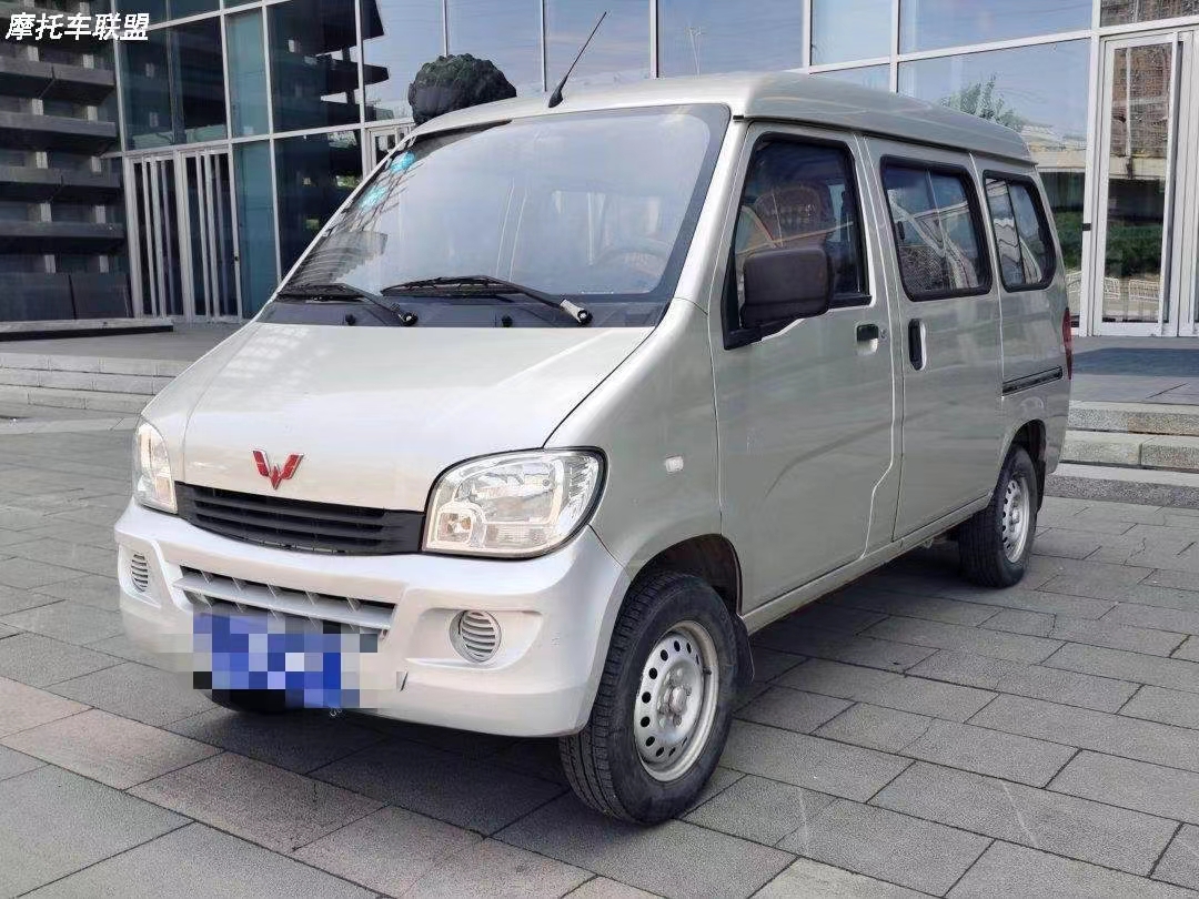 五菱之光2010款参数配置,2013五菱之光实用型和基本型区别