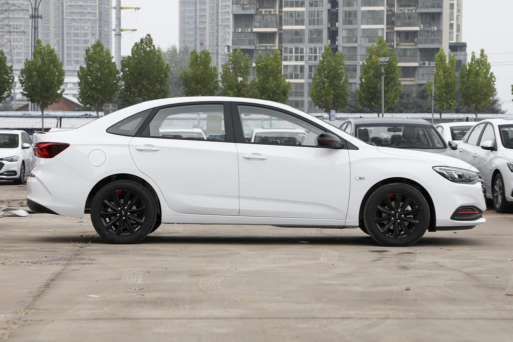 雪佛兰科鲁泽落地多少钱,雪佛兰科鲁泽320自动悦享版