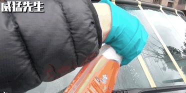 肥皂洗玻璃油膜效果如何,汽车玻璃油膜要怎么彻底洗干净