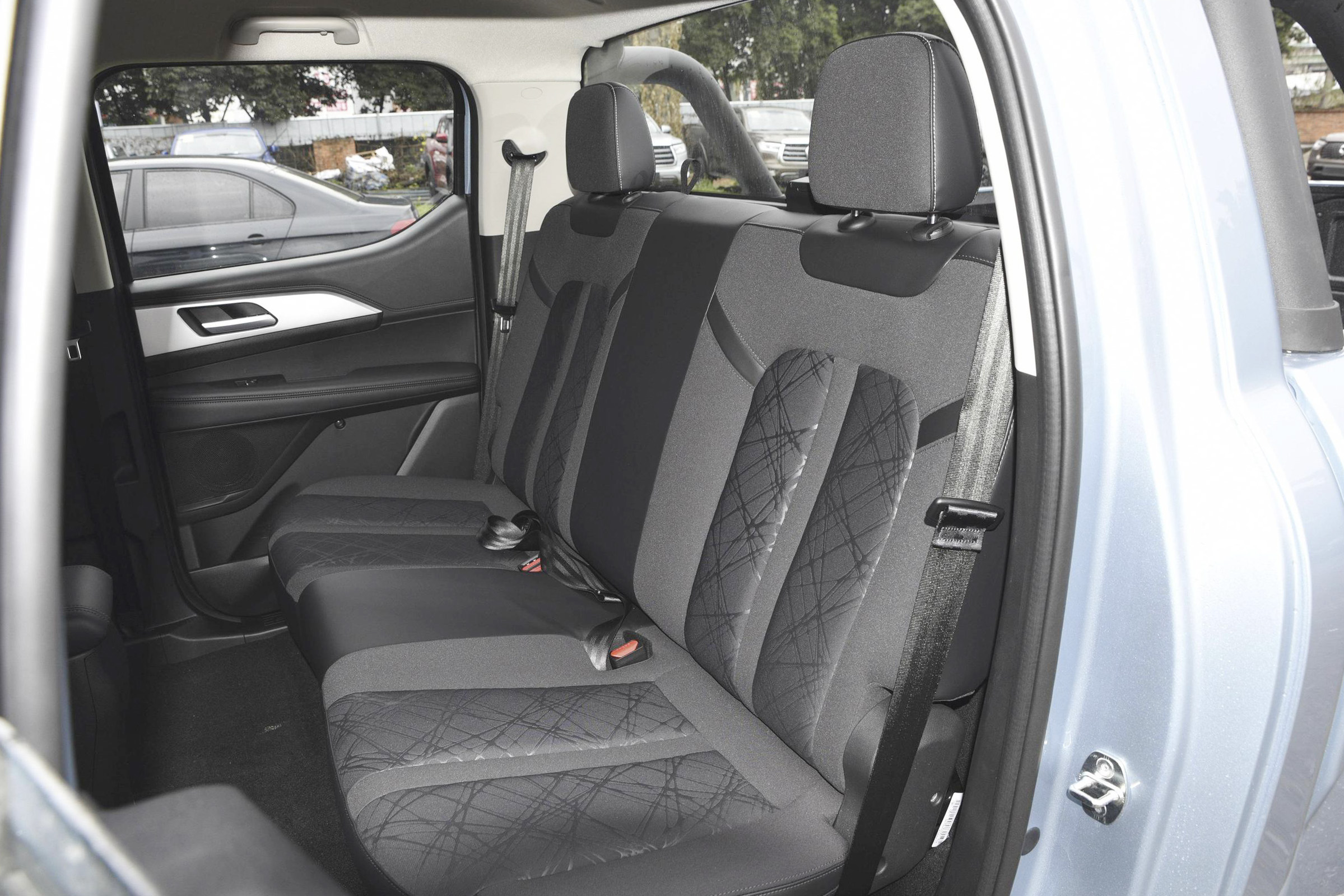 长城金刚炮上市2.0t柴油汽油动力,长城金刚炮四驱版发布