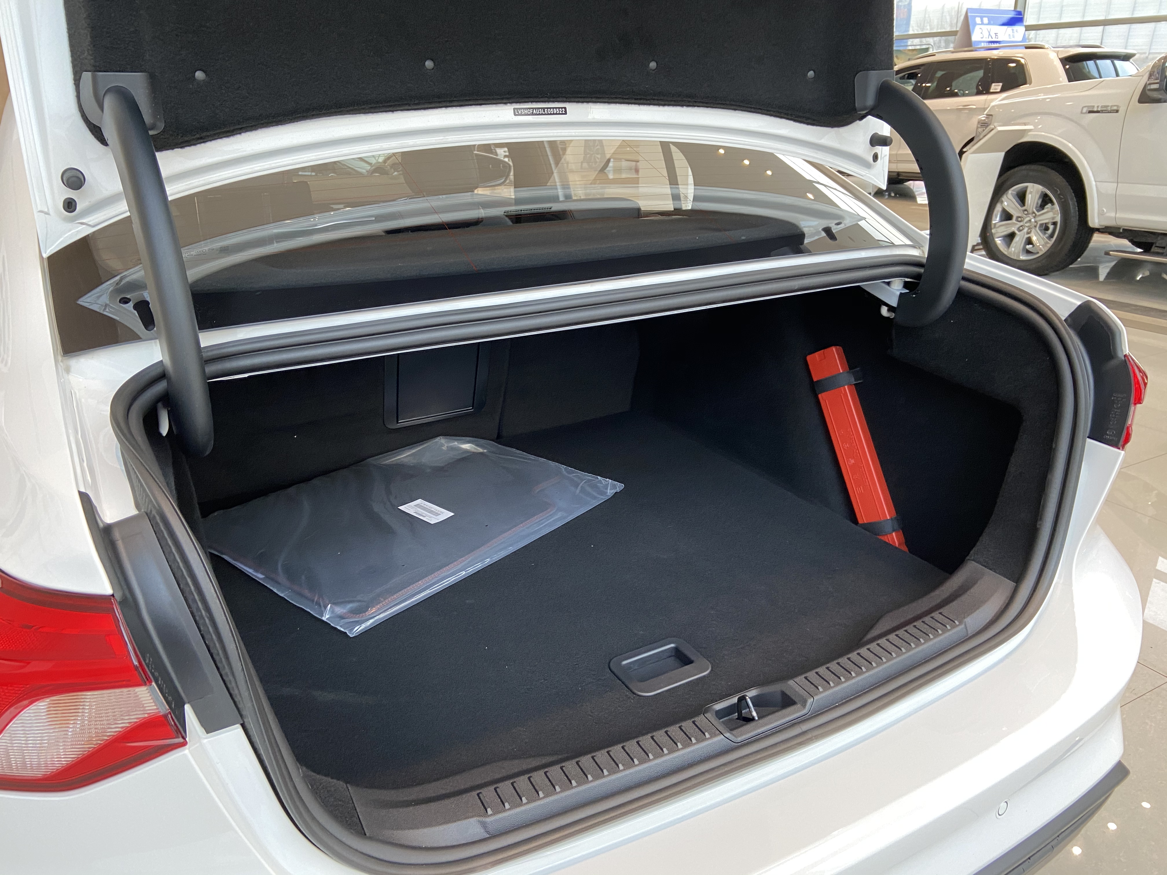 颜值在线的美式“钢炮”！运动属性拉满，实拍长安福特福克斯