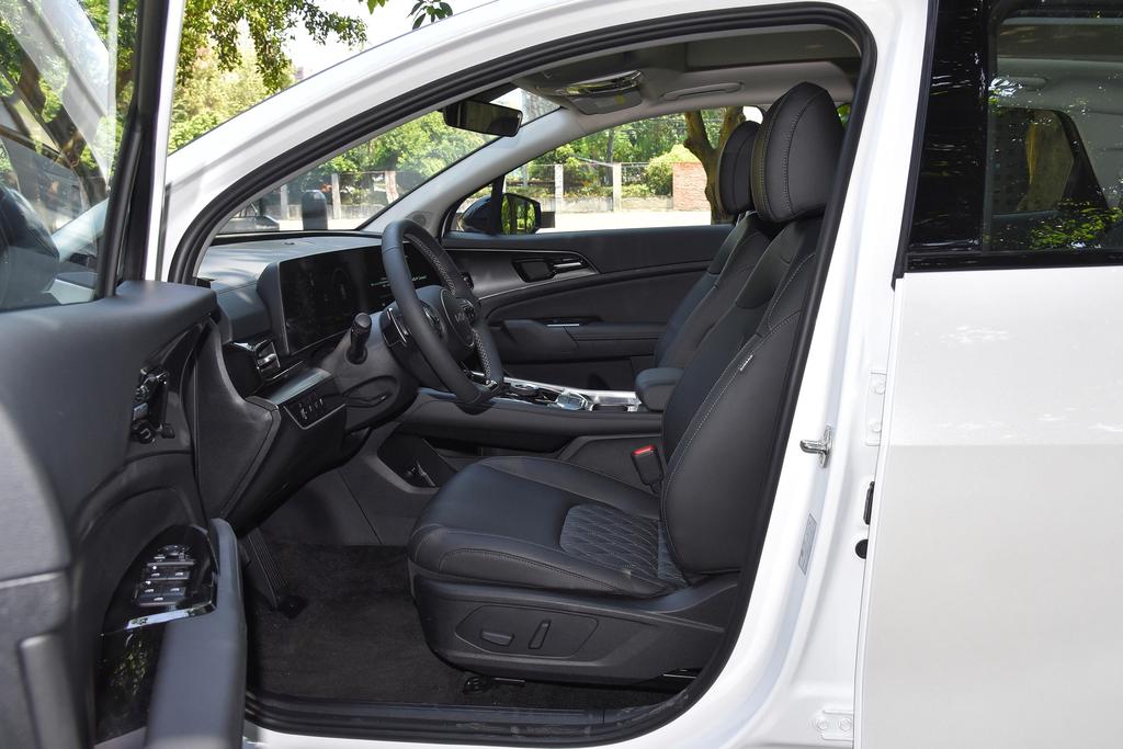 狮铂拓界七座28.99w是中型suv吗,起亚狮铂拓界1.5tvs赛图斯1.5l