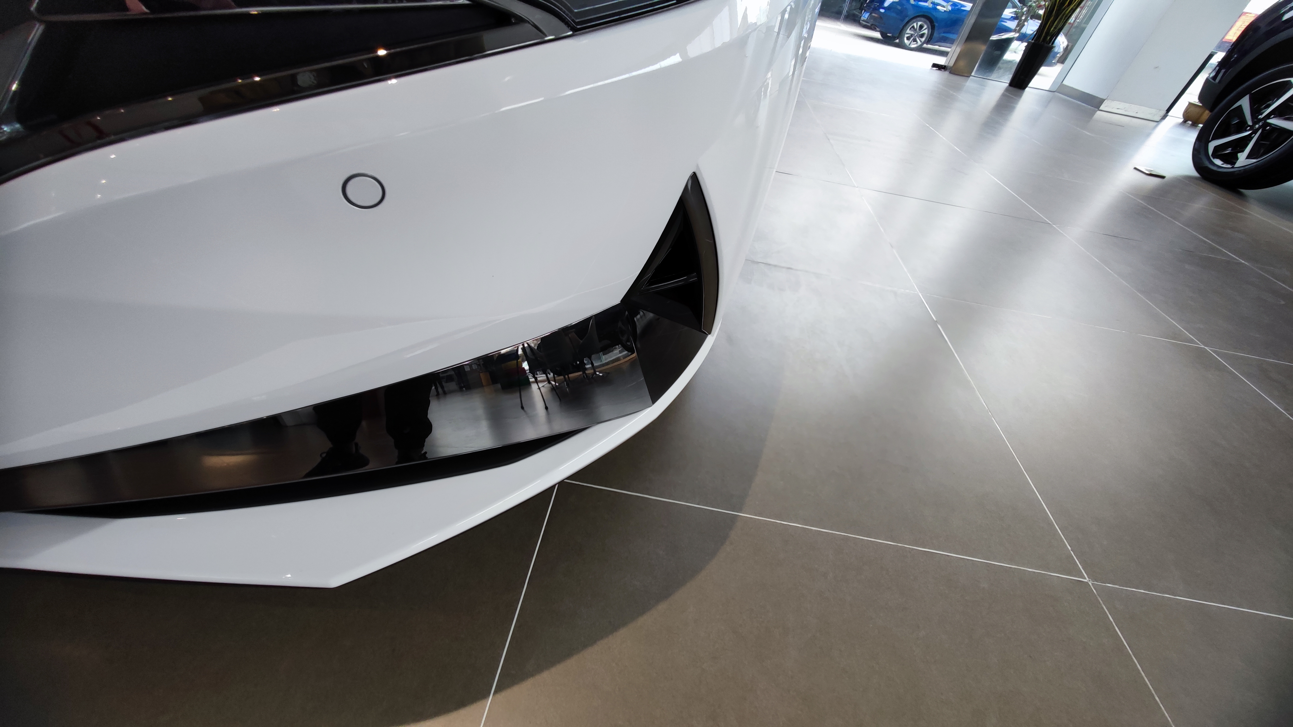 日产经典轩逸对比2023现代伊兰特,2022款现代伊兰特图片