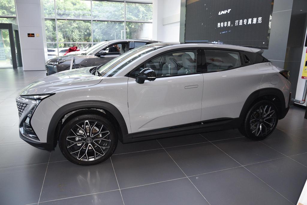 长安uni-t2022款1.5t卓越型 (长沙长安uni-t热销中最高优惠3.45%)