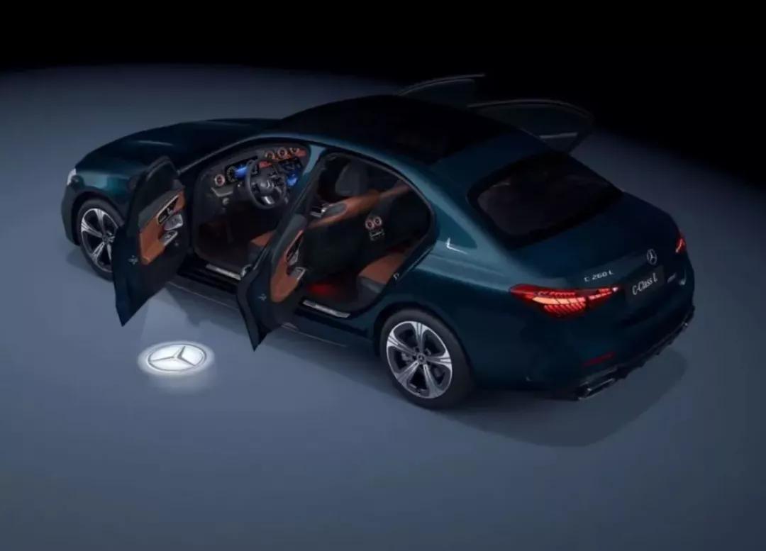 私人豪车展厅人流多,名车馆靠什么挣钱