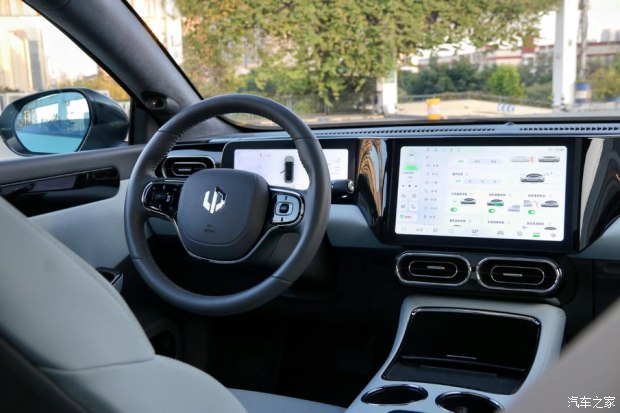 零跑c01增程和纯电驾驶质感,试驾零跑c01纯电最新落地价