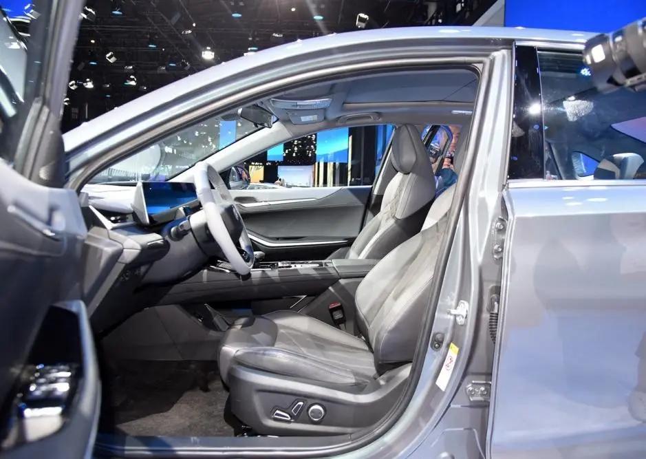 长安锐程cc和朗逸plus怎么选择,长安逸动plus长安锐程cc2021款