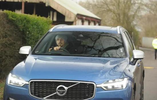 xc60沃尔沃银灰色,绿茵传奇配置