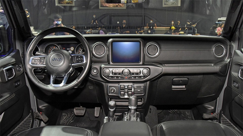 jeep角斗士新车多少钱,Jeep角斗士售价暴跌