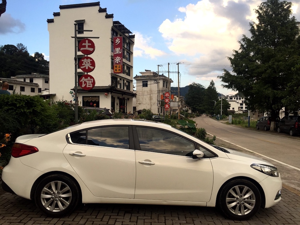 同样是10万的车电车和油车怎么选,同样的车十万块钱买轿车还是买suv