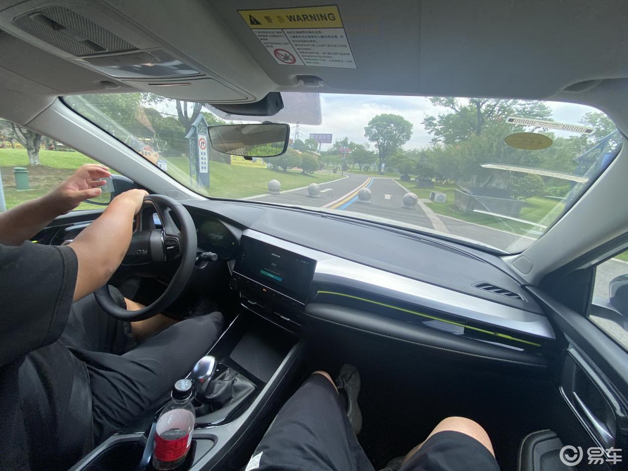 荣威i5用车说明,年轻人的第一台车荣威i5