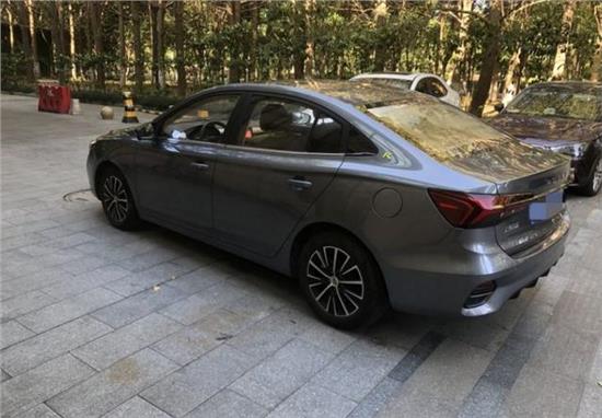 趣驾良品颜值很nice荣威i5用车有感