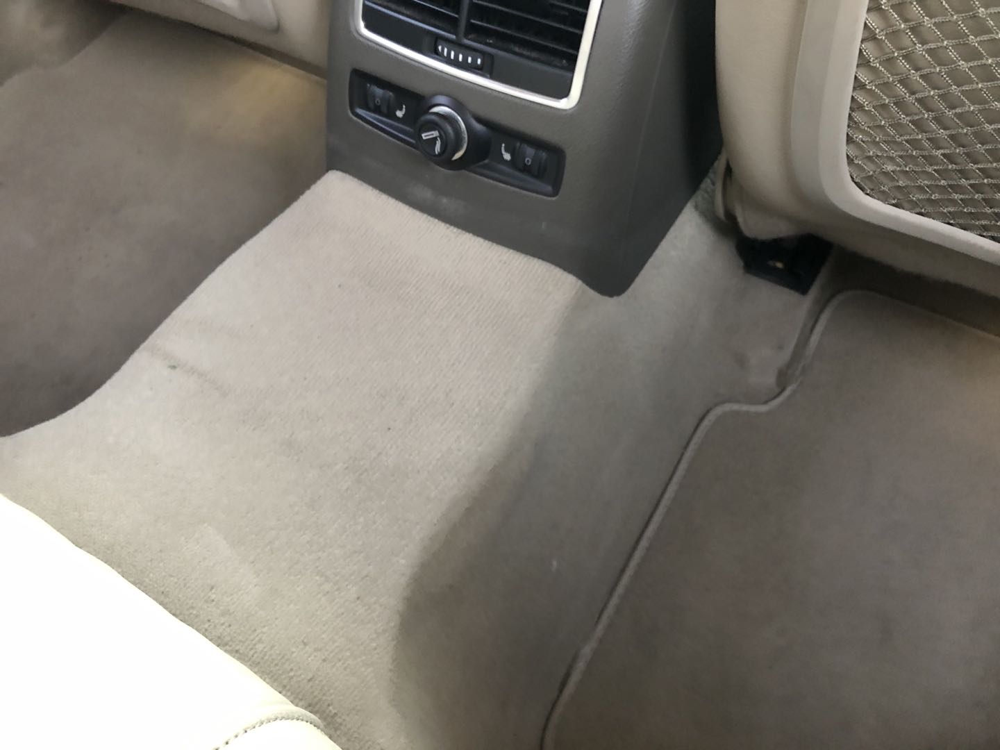 11年的奥迪a6l有手动挡的吗,11年奥迪a6l是什么黑