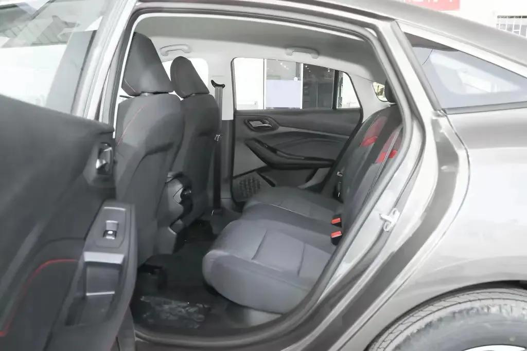 起售价6.78万却拥有18万车的配置,6.58万元起的1.5t掀背轿车