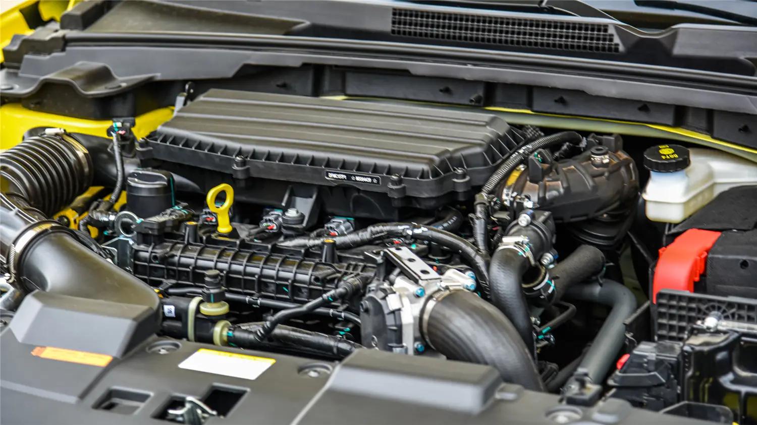 试驾东风风神奕炫max暗夜版2022款,东风风神奕炫马赫版2023款试驾