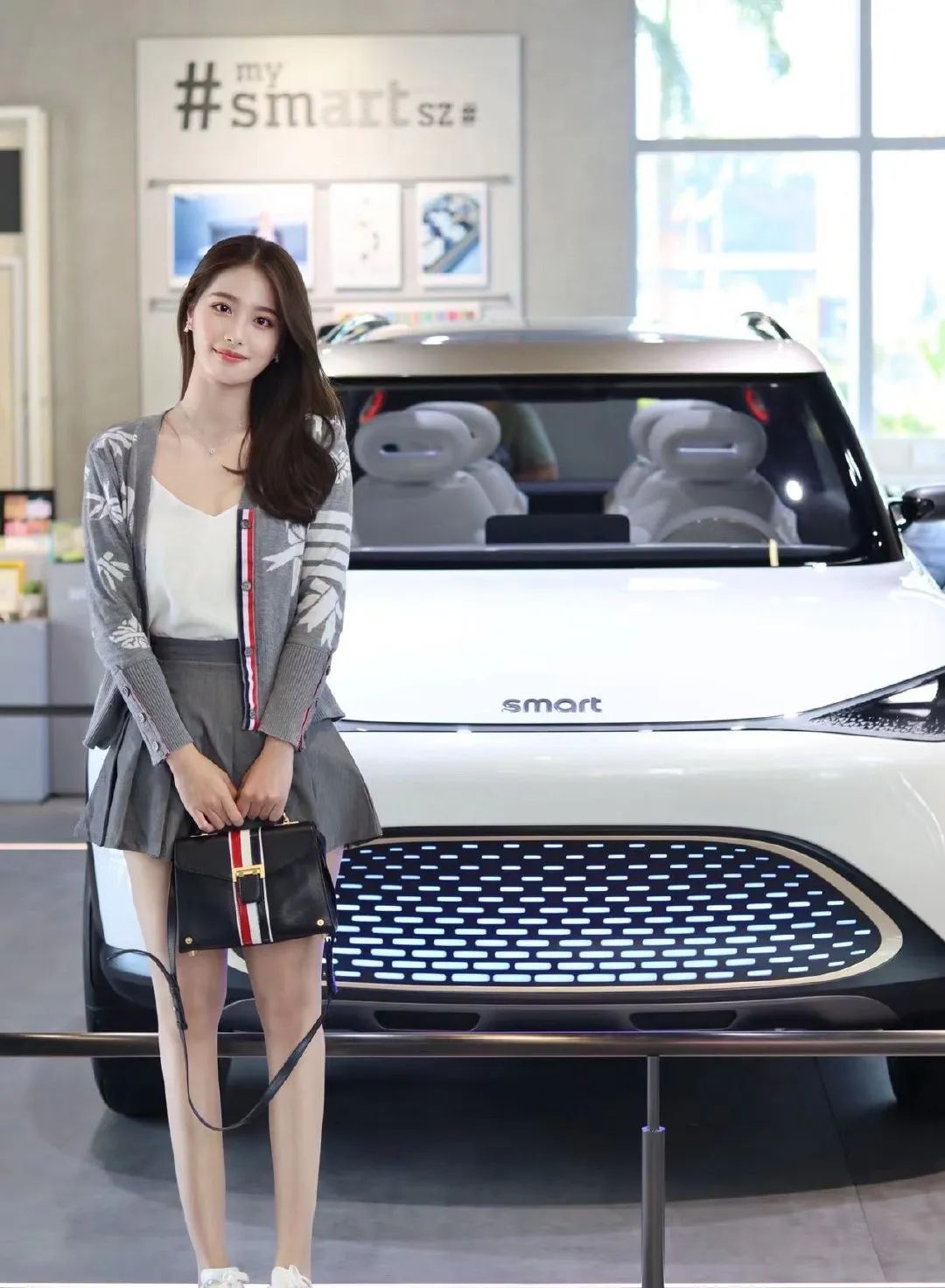 奔驰smart精灵1号400公里续航,奔驰smart精灵和海豚对比