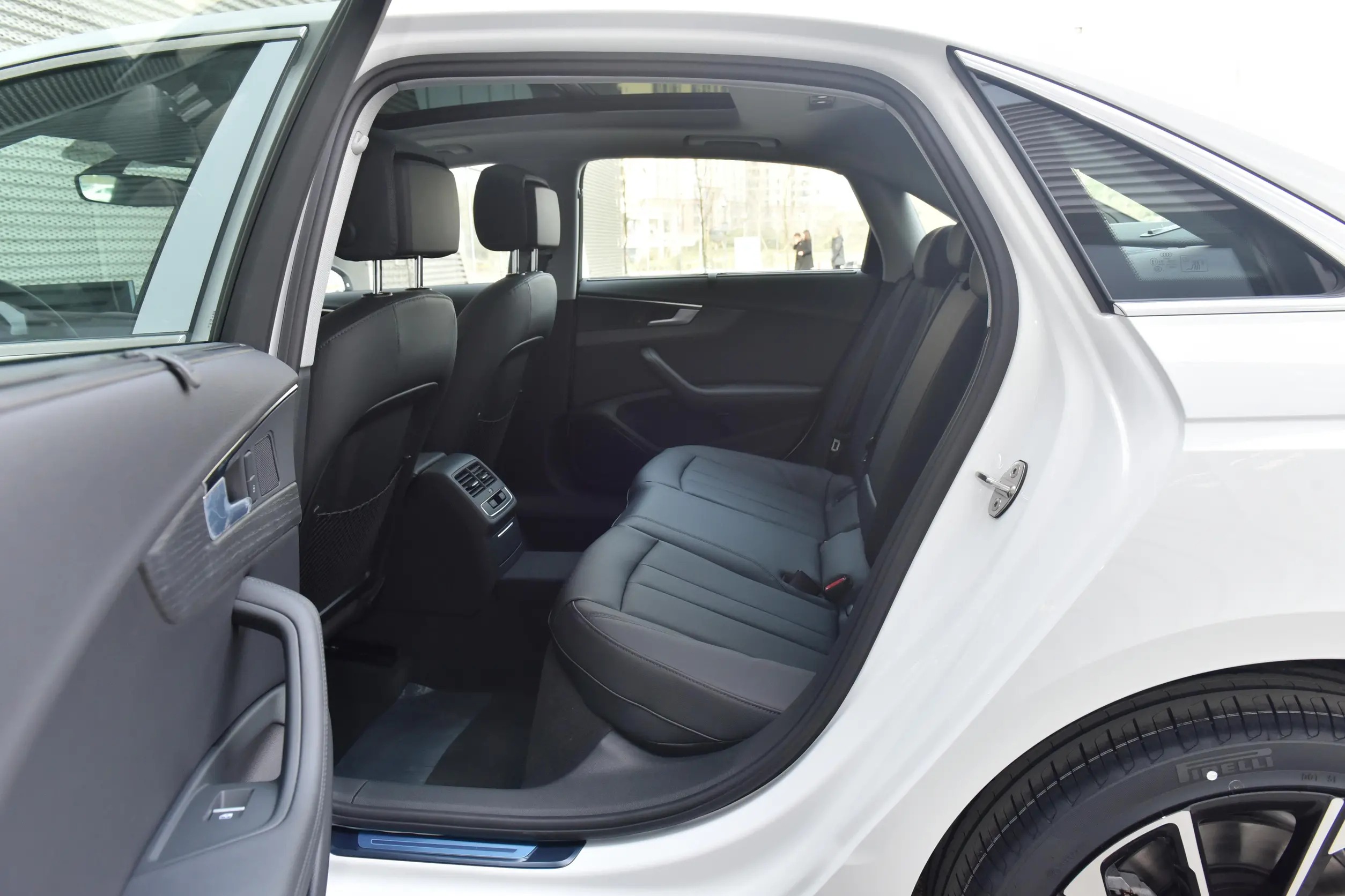 喜提2019年奥迪a4l,奥迪a4l动力强劲外观沉稳优雅