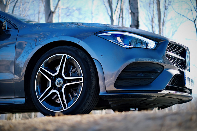 《豪华180》评测奔驰CLA猎跑车40万的小众车如何诠释豪华？