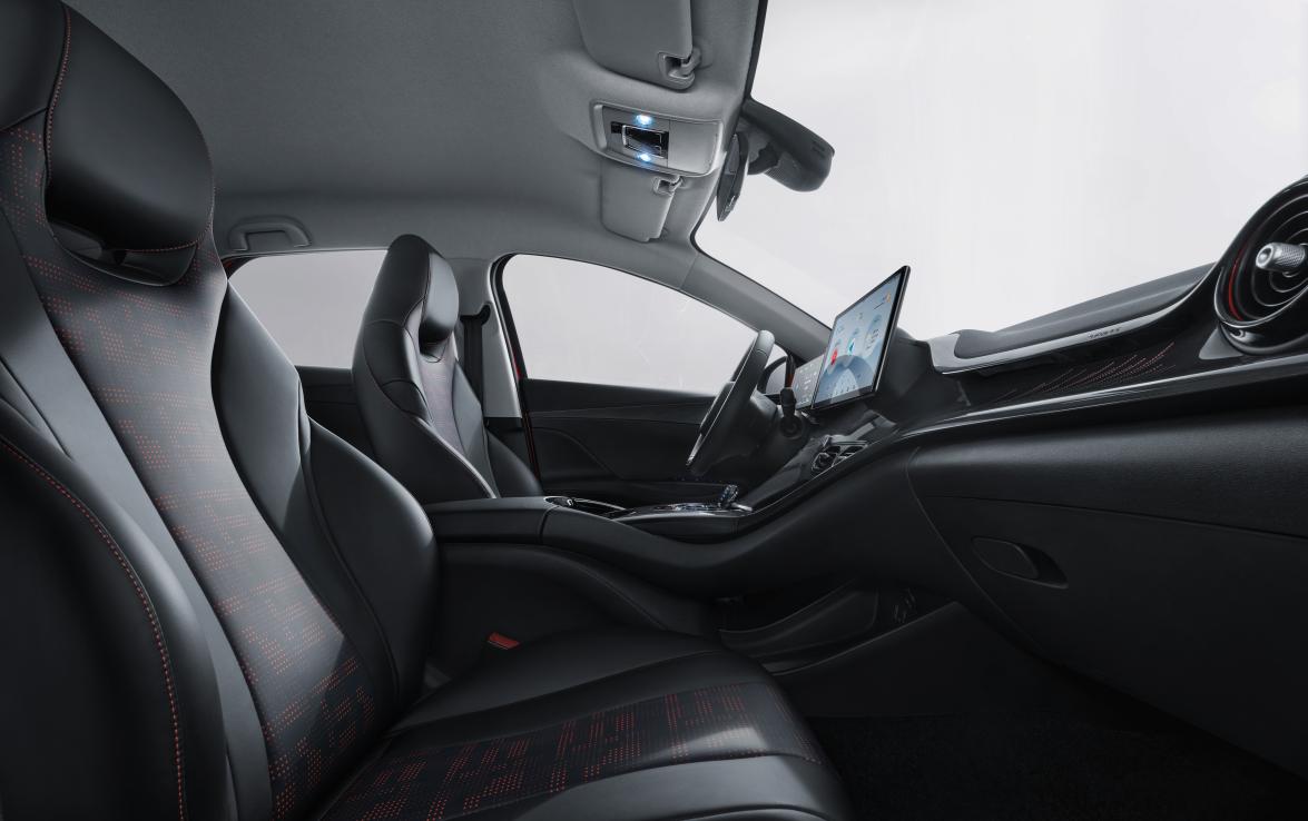 e2全系标配全球唯一一款可以安全通过针刺测试的“刀片电池”