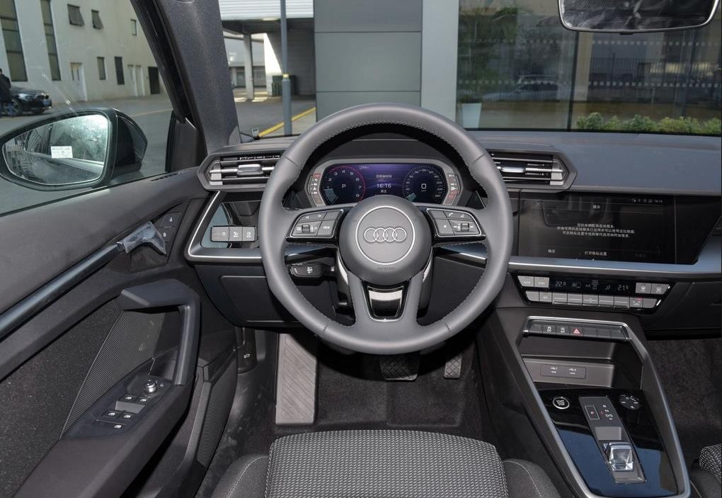2022款奥迪A3进取运动型35TFSI，与朗逸差6万，1.4T变速箱相同？