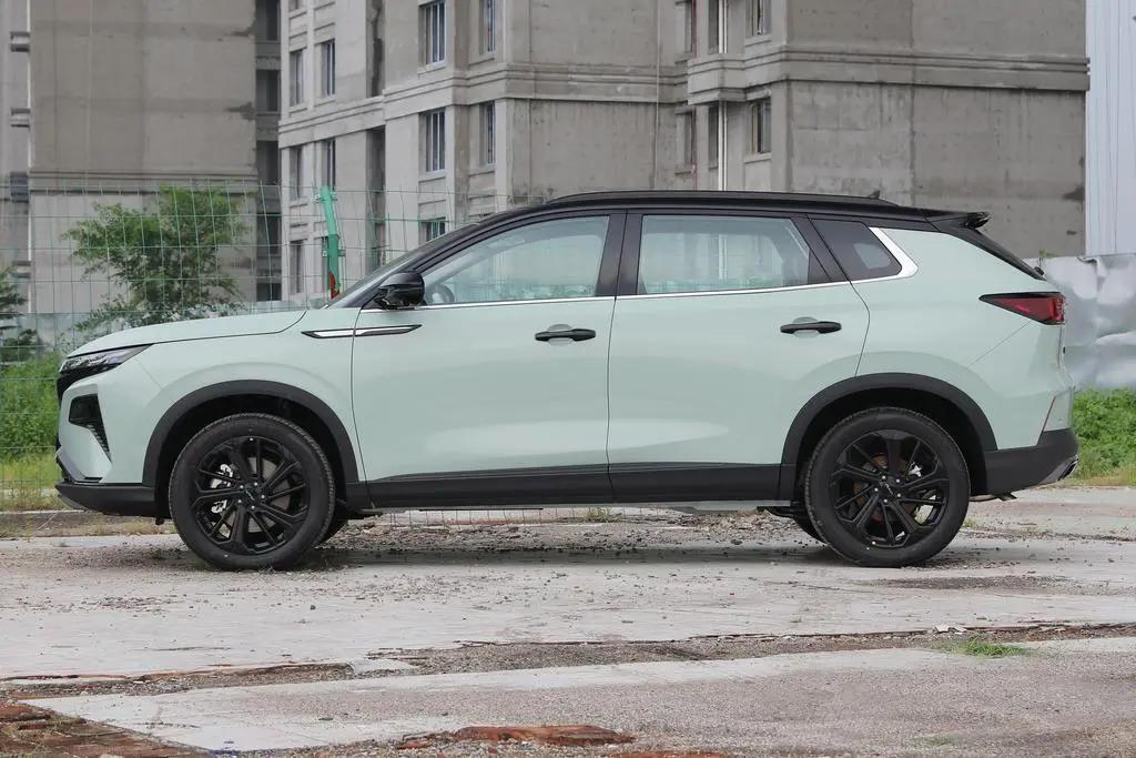 东风全新马赫1.5T混动车型,东风马赫双擎