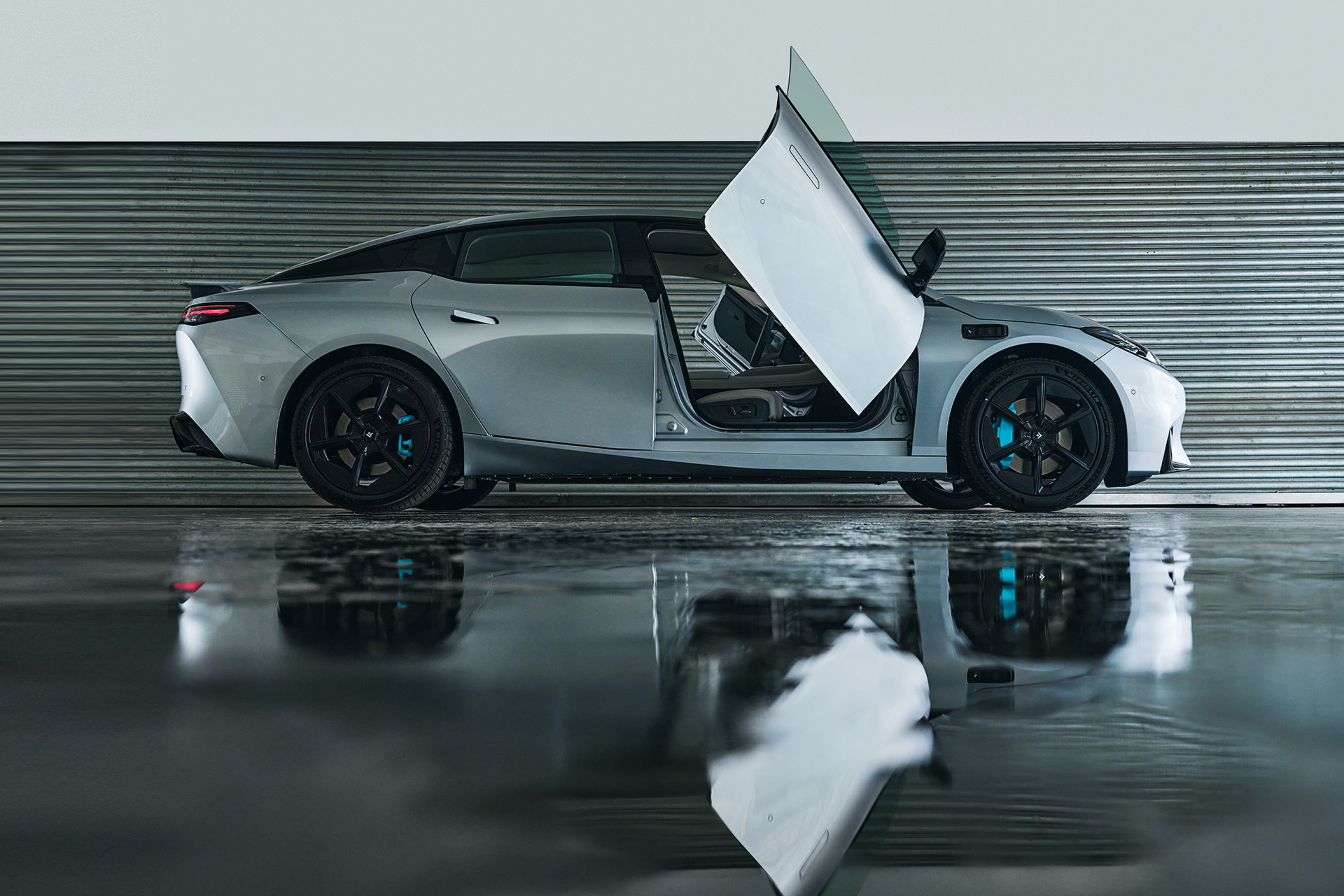 340马力+23个扬声器，无框门，800V快充，这台C级轿跑总体还不错