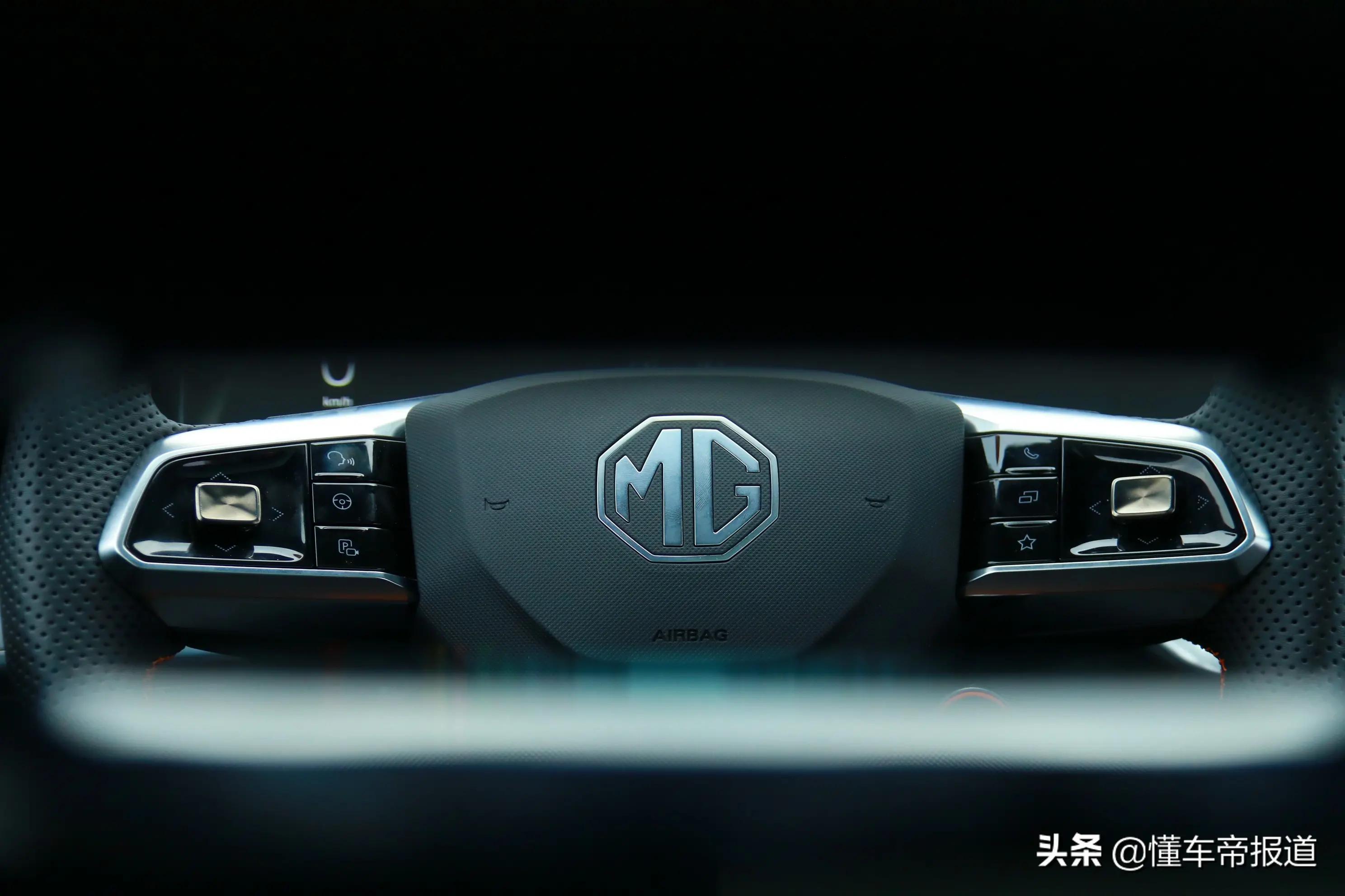 名爵MGone试驾,游刃有余场地试驾上汽名爵mgone