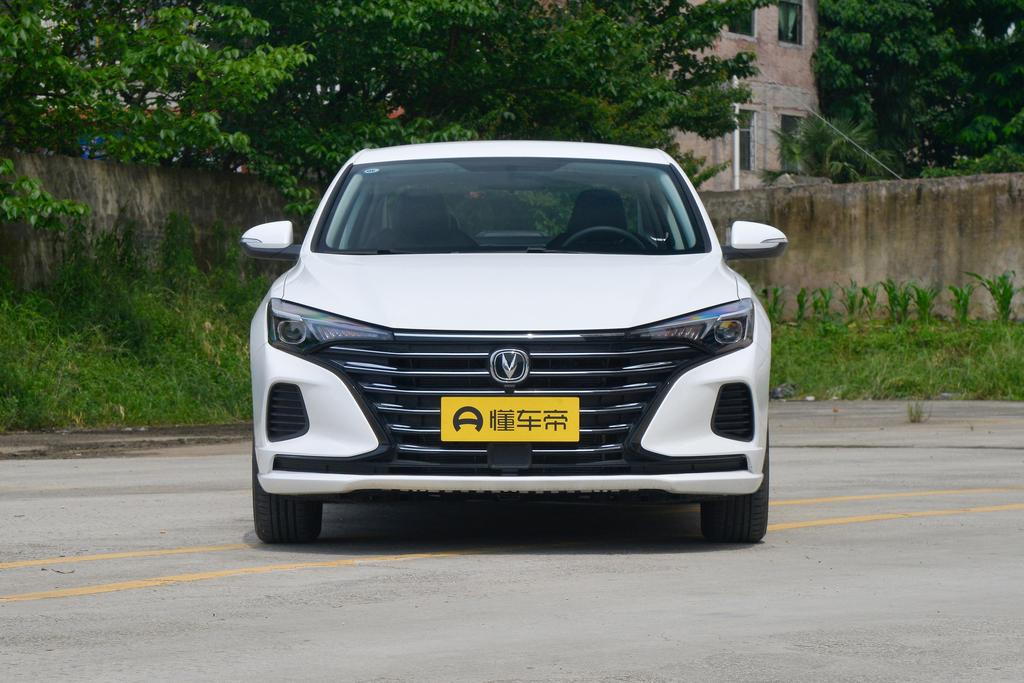 长安逸动空间大小适合家用吗,长安逸动plus后排空间凸起