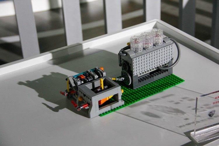 硬派越野车挑战80°c坡,越野挑战90度上坡视频