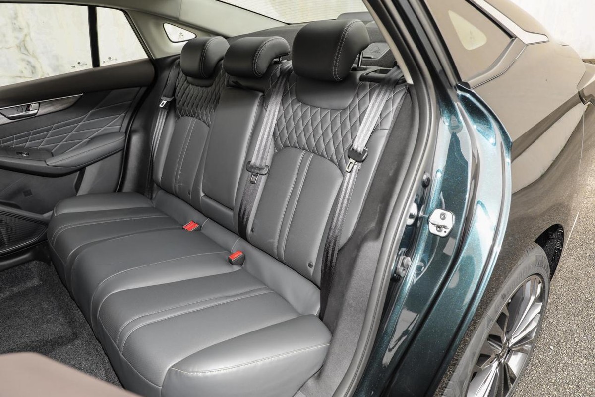 名爵6pro对比风神奕炫max,名爵6provs奕炫