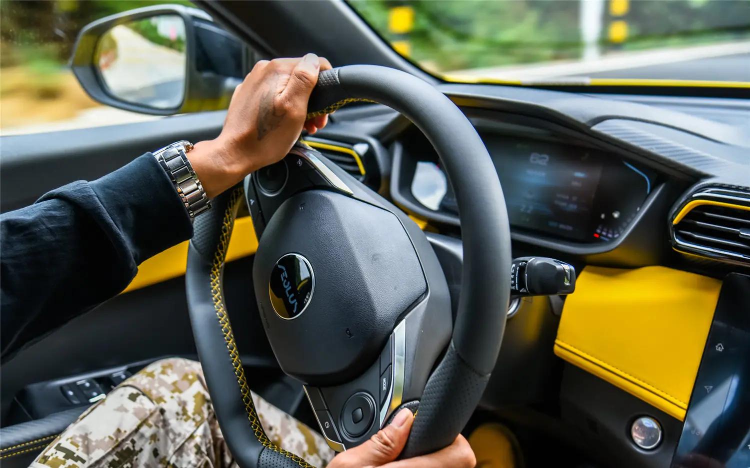 试驾东风风神奕炫max暗夜版2022款,东风风神奕炫马赫版2023款试驾