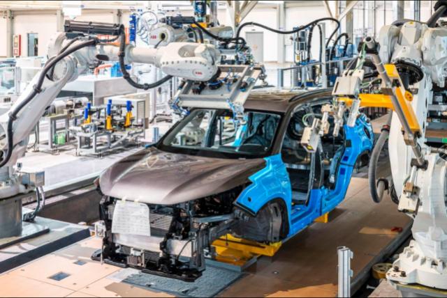 购置税全免车企是真的吗,2023年30万以上的车购置税减半吗