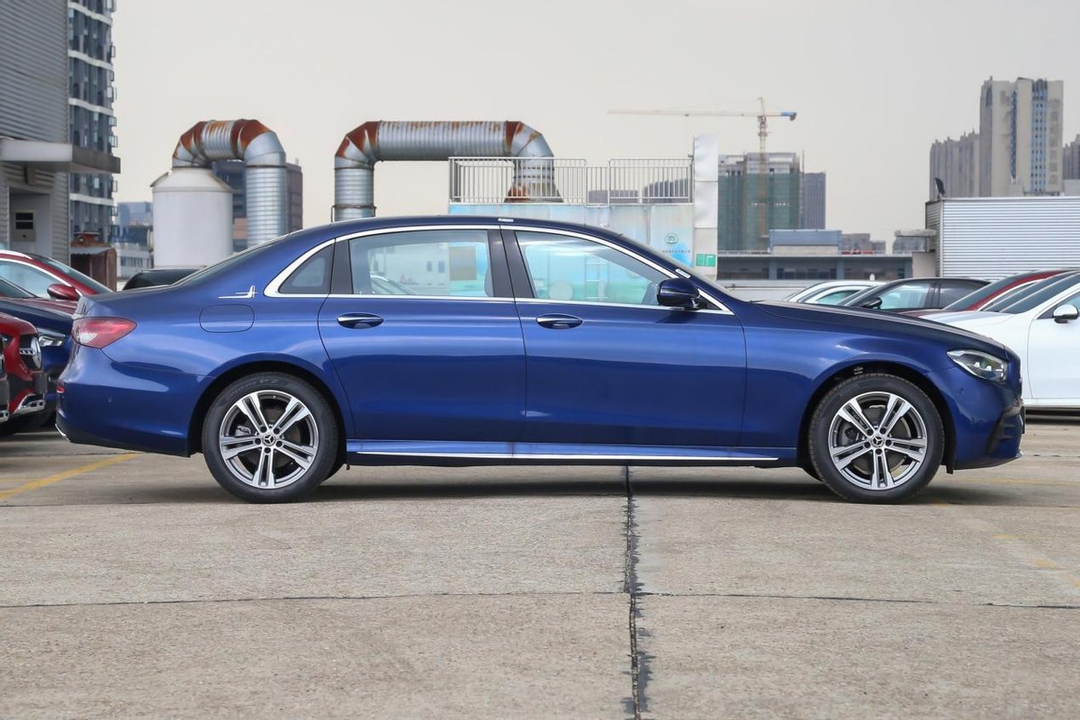 新一代奔驰e级实拍图曝光,奔驰全新e级实拍曝光