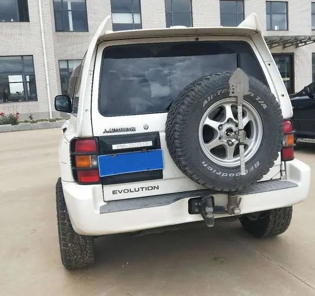 三菱山猫帕杰罗evo,三菱帕杰罗v87和evo发动机一样吗