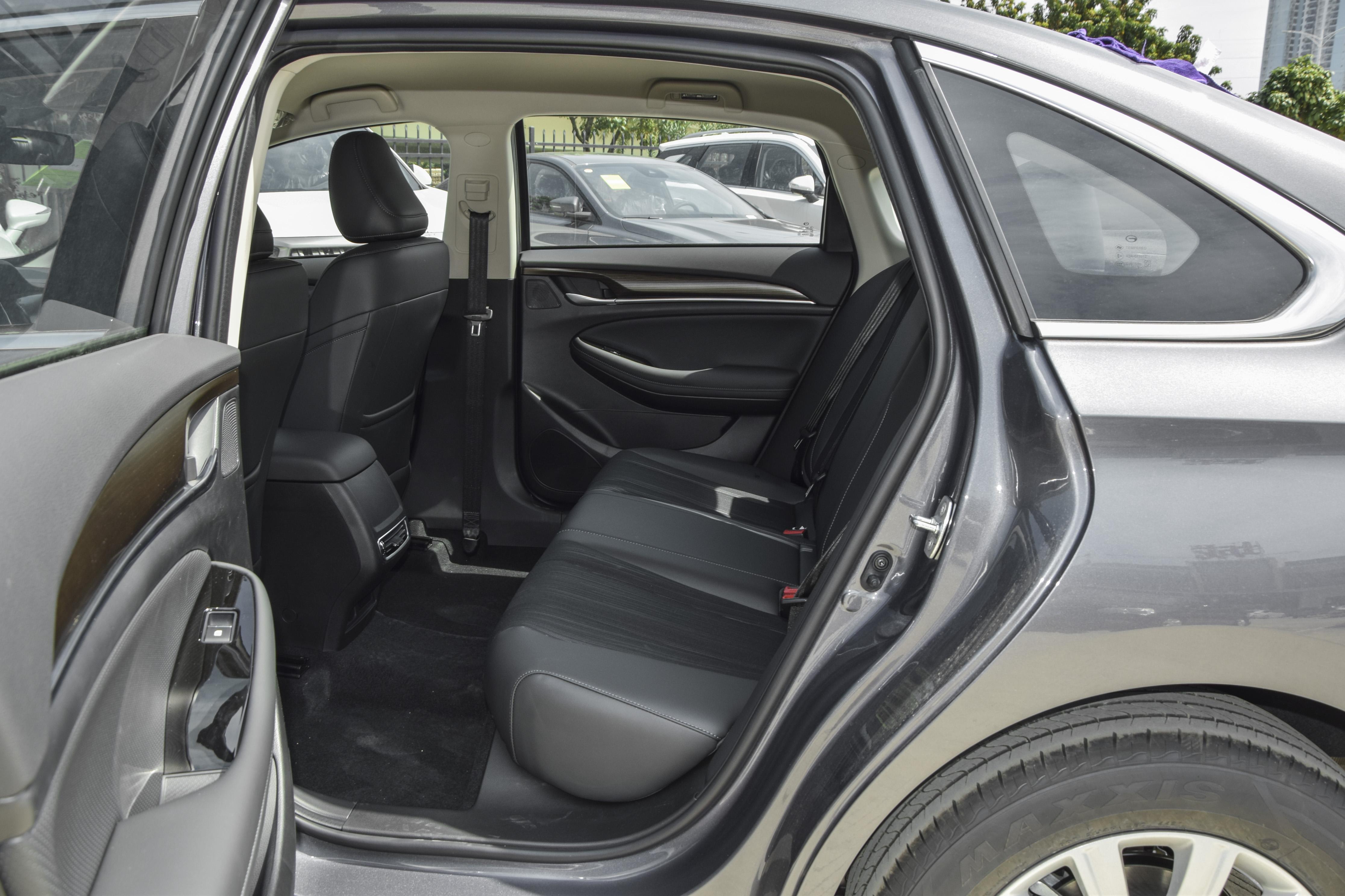 国产中型车，售10.88万起，为何说传祺GA6很值得买？全方面评测！