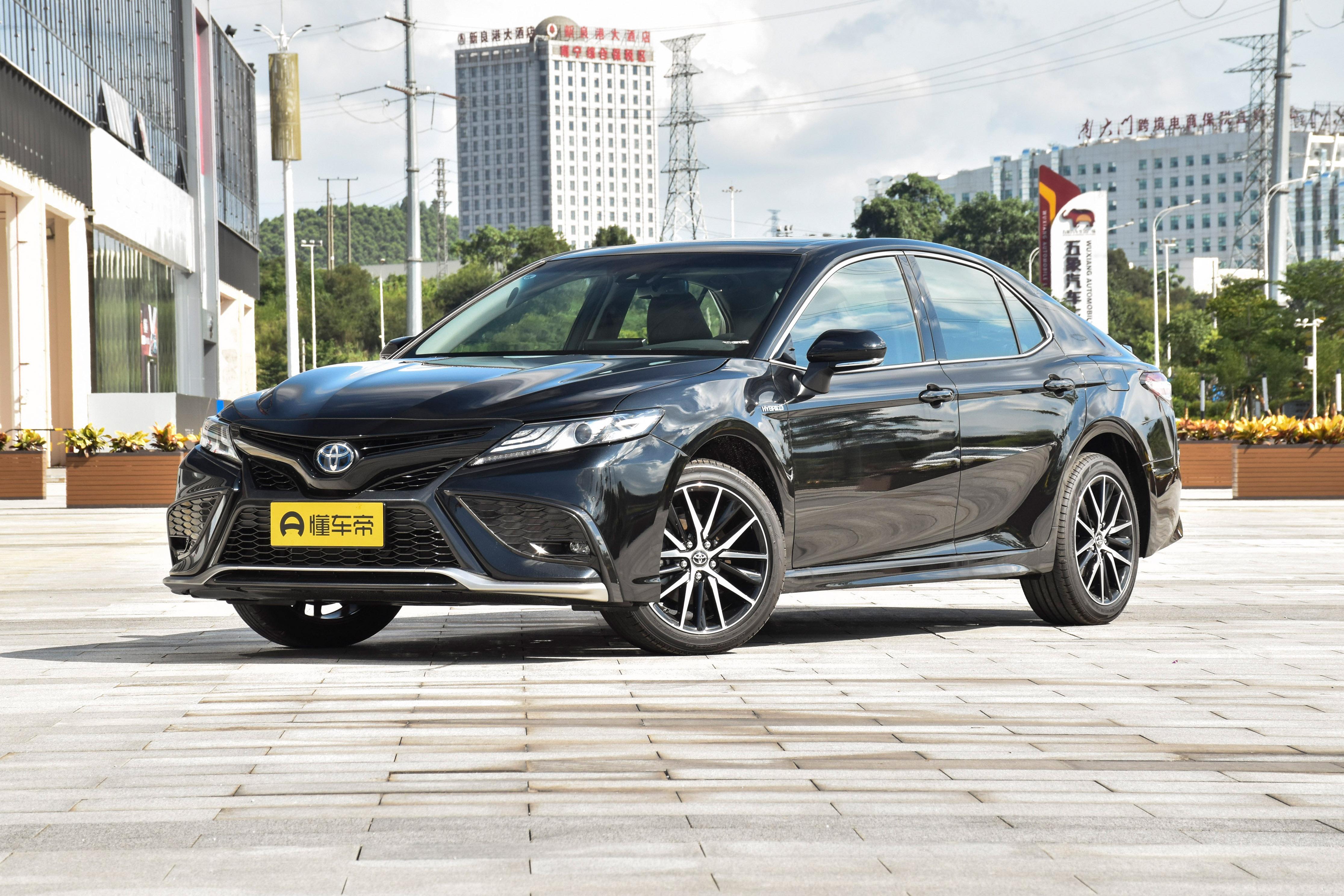 丰田全新八代2.0凯美瑞豪华版,全新凯美瑞年度销量超21万多台