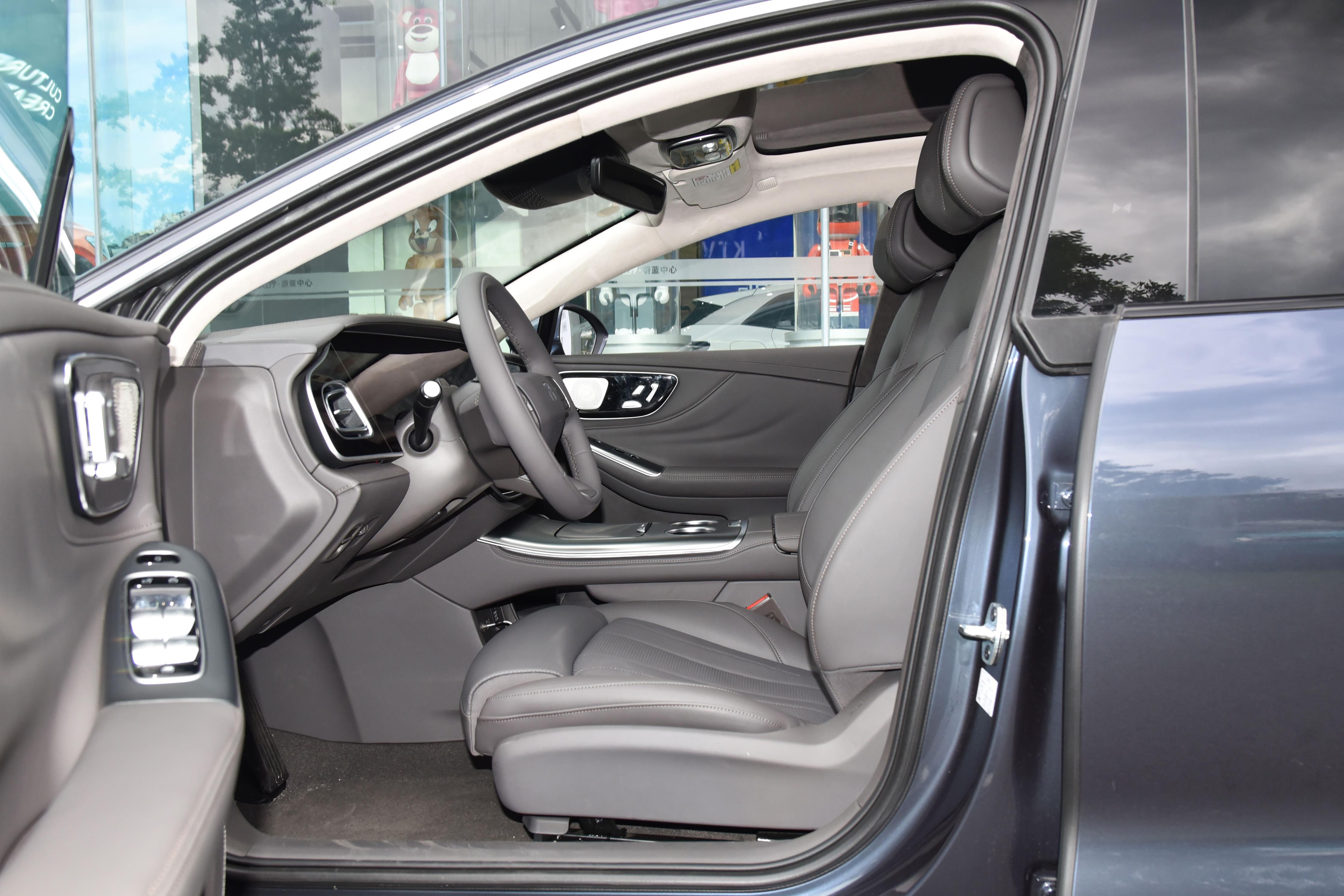 轴距3米纯电,轴距3.7米